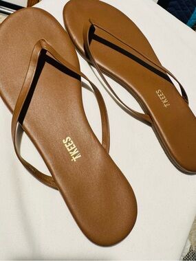 TKEES Cognac Slim Leather Flip Sandals - Women's 9. Like new